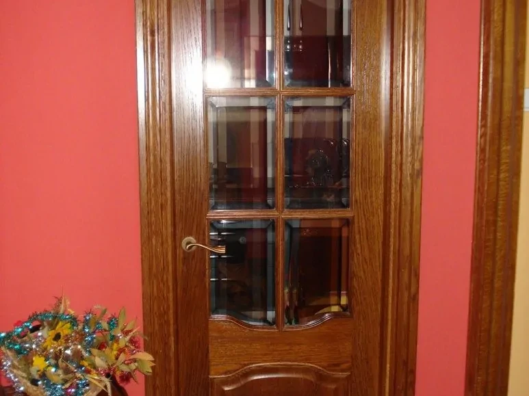 interior puerta de madera