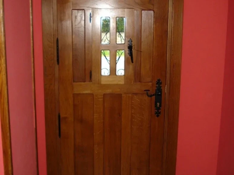 puerta exterior de madera