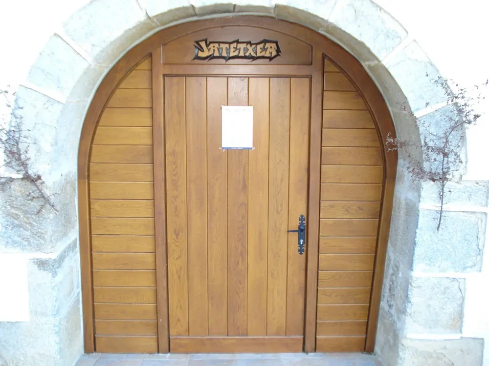 puertas de madera entrada